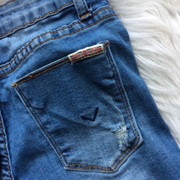 HUDSON Girl’s High Rise Distressed Shorts - Picture 7 of 9